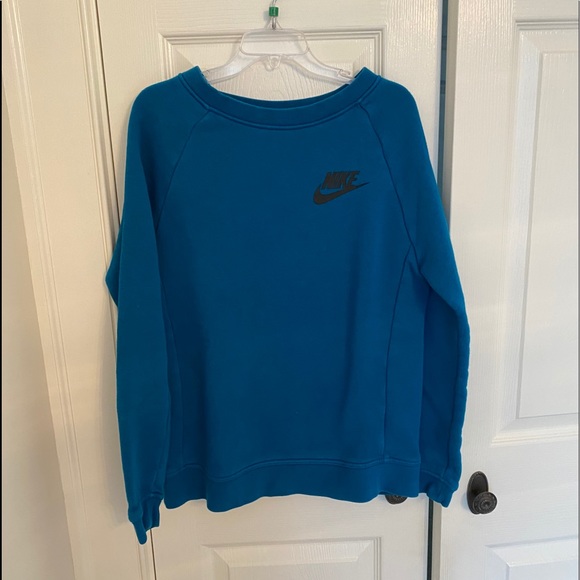 Nike Tops - Nike crewneck